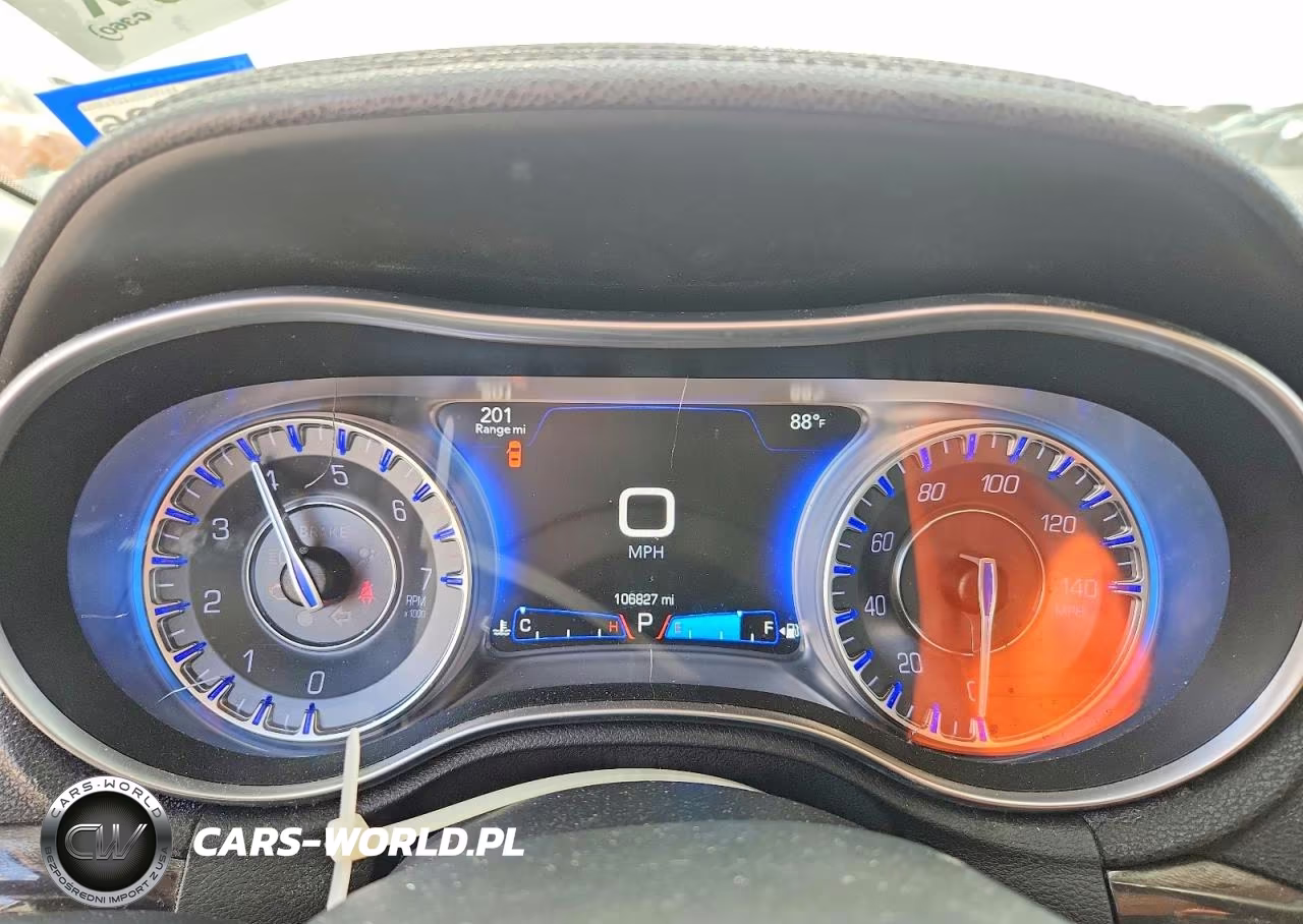 2015 Chrysler 300 Limited VIN:2C3CCAAGXFH763254 - 9