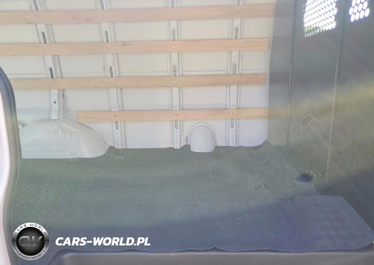 2025 GMC Savana G2500 VIN:1GTW7AFP2S1239398 - 11