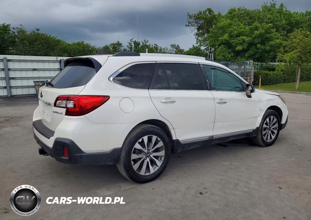 2019 Subaru Outback Touring VIN:4S4BSATC4K3255567 - 3