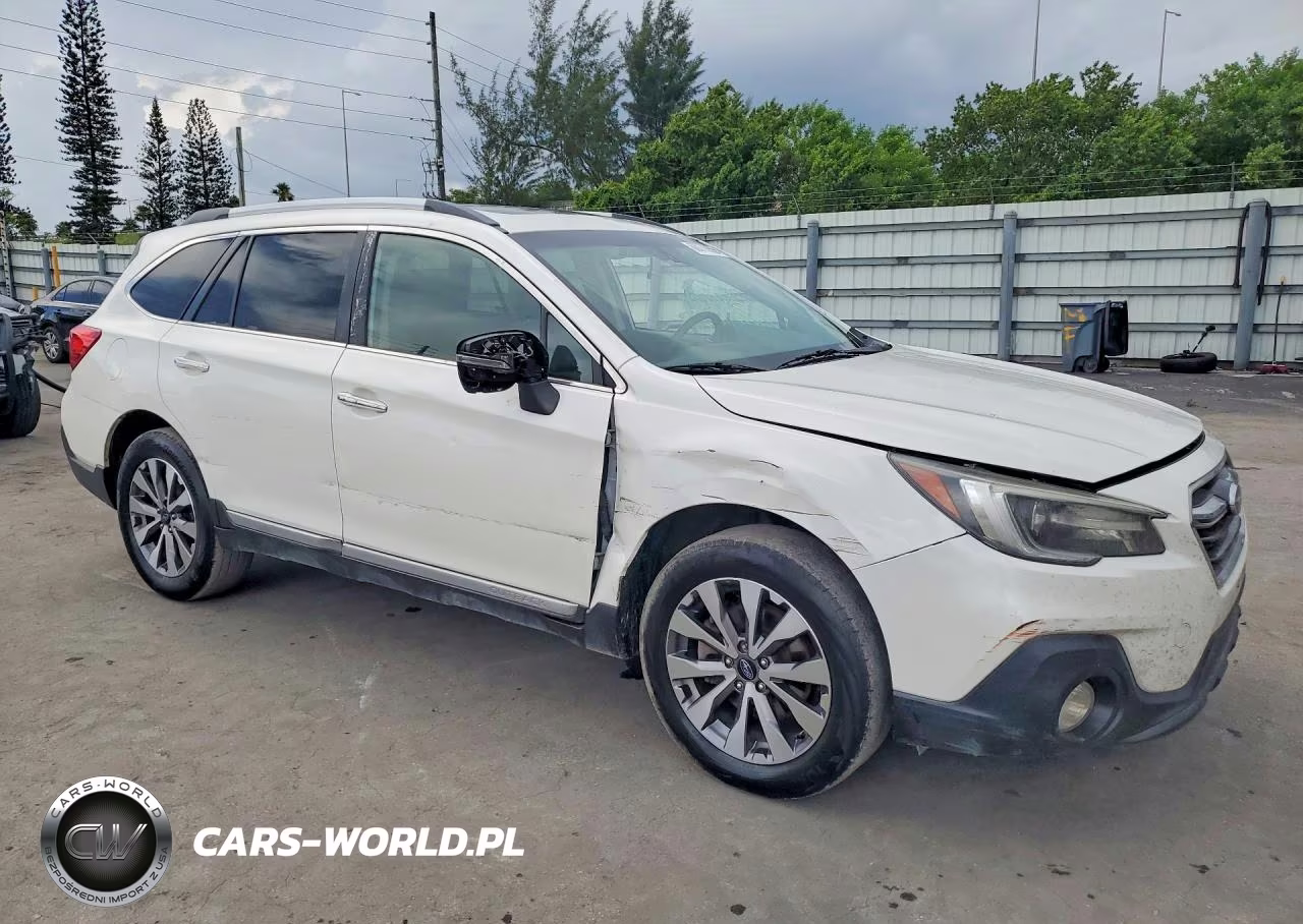 2019 Subaru Outback Touring VIN:4S4BSATC4K3255567 - 4