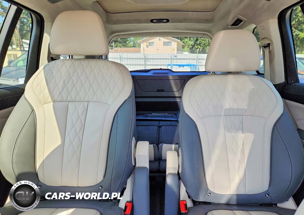 2023 BMW X7 M60I VIN:5UX33EM07P9R70556 - 10