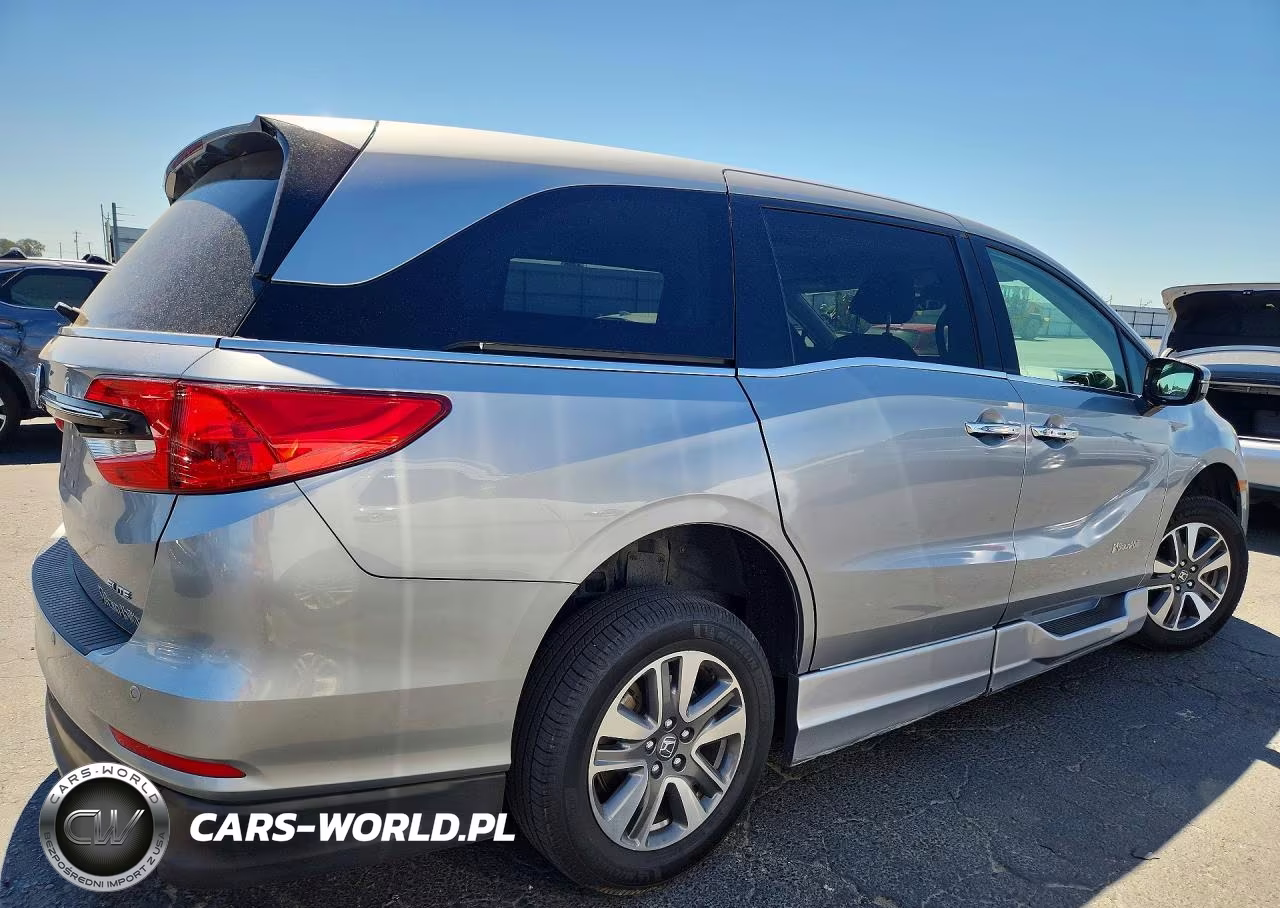 2021 Honda Odyssey Elite VIN:5FNRL6H97MB011797 - 3