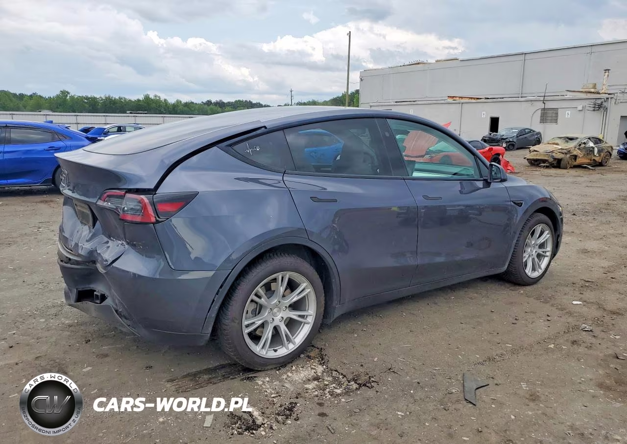 2023 Tesla Model Y VIN:7SAYGDEE3PF801143 - 3