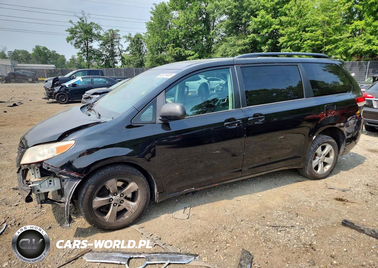 2014 Toyota Sienna Le – zdjęcie 1 z 14