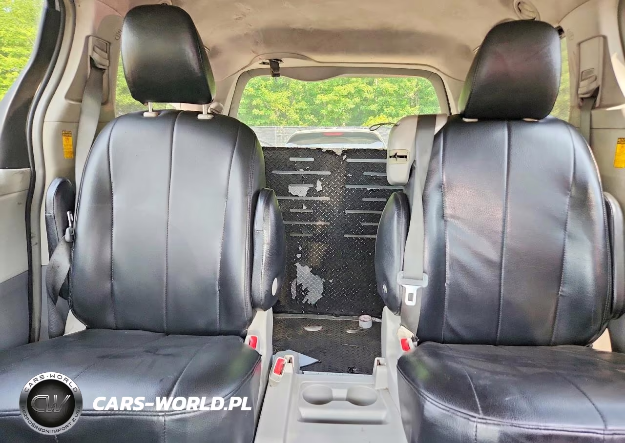2014 Toyota Sienna Le VIN:5TDKK3DC4ES496031 - 10