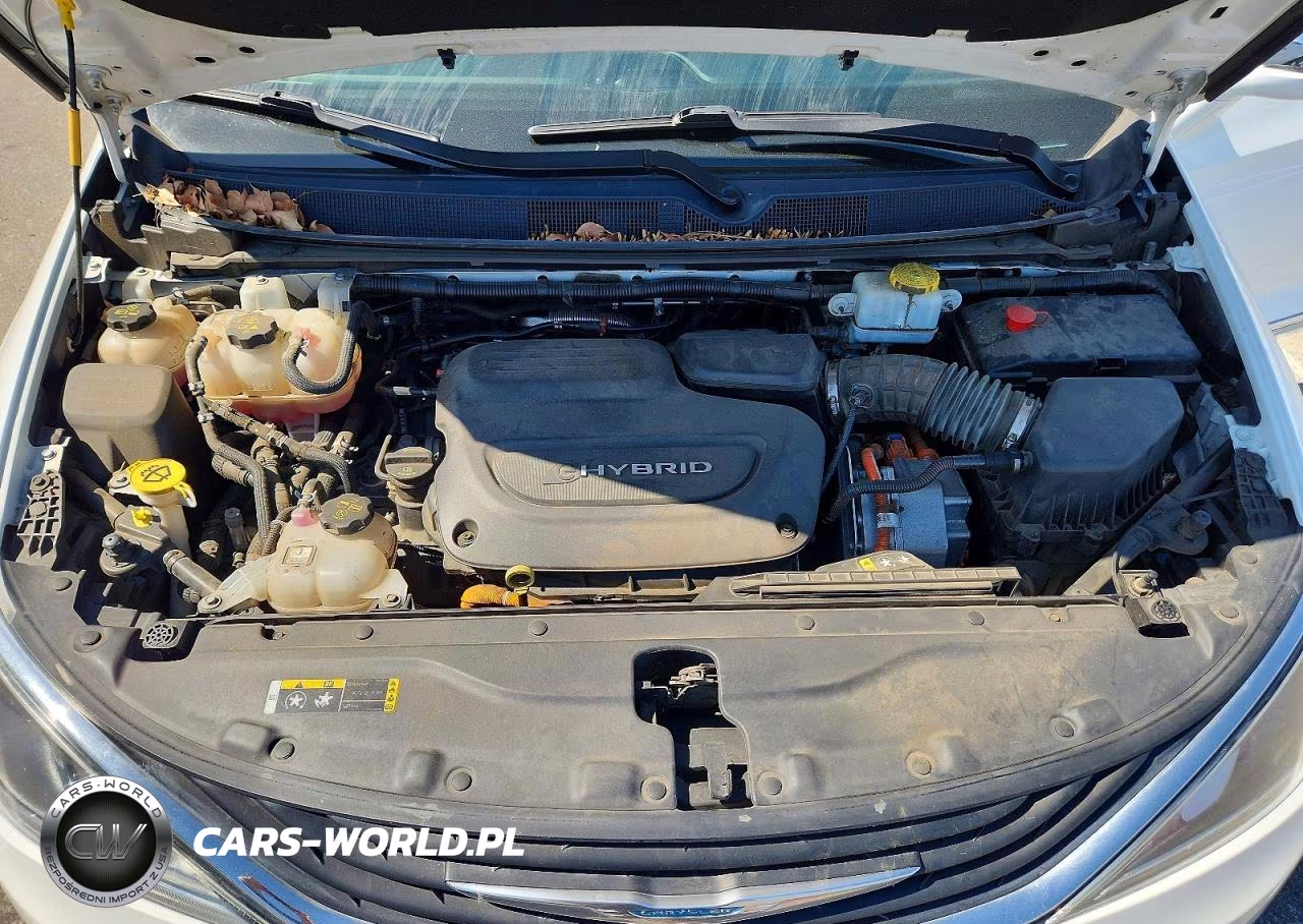 2018 Chrysler Pacifica Hybrid Limited VIN:2C4RC1N75JR230179 - 12