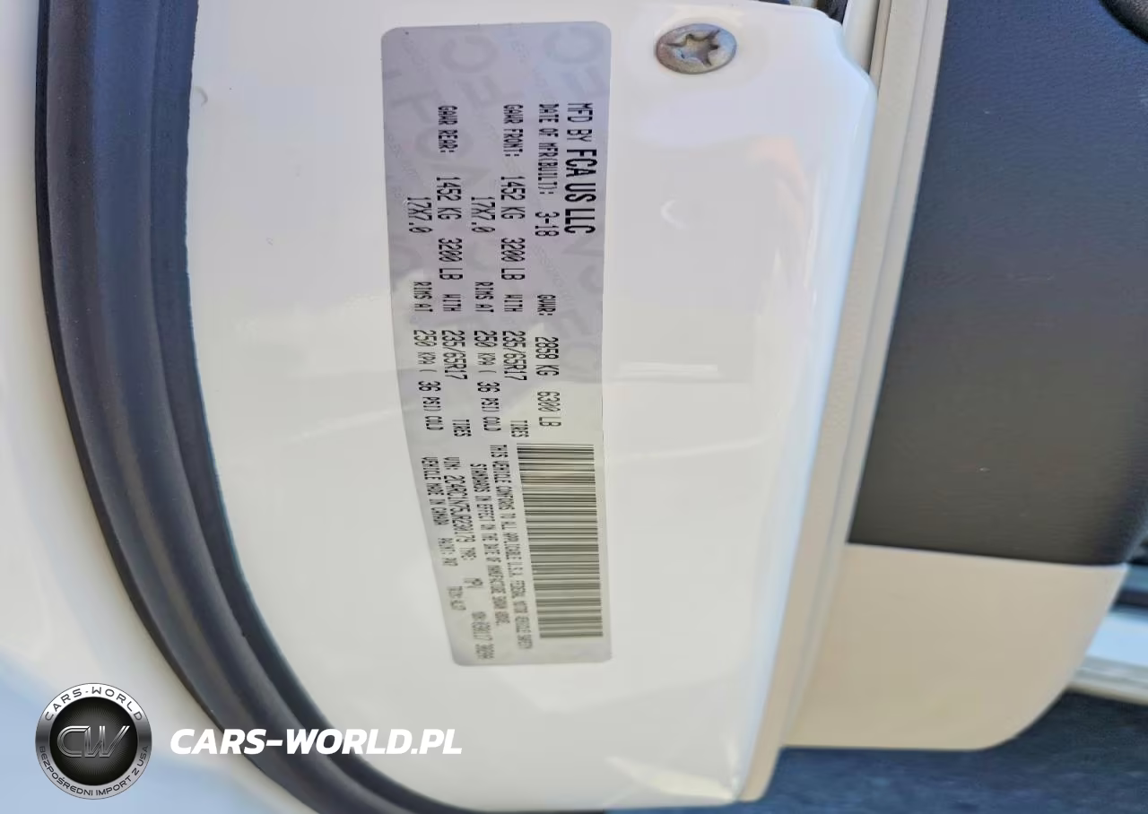 2018 Chrysler Pacifica Hybrid Limited VIN:2C4RC1N75JR230179 - 14