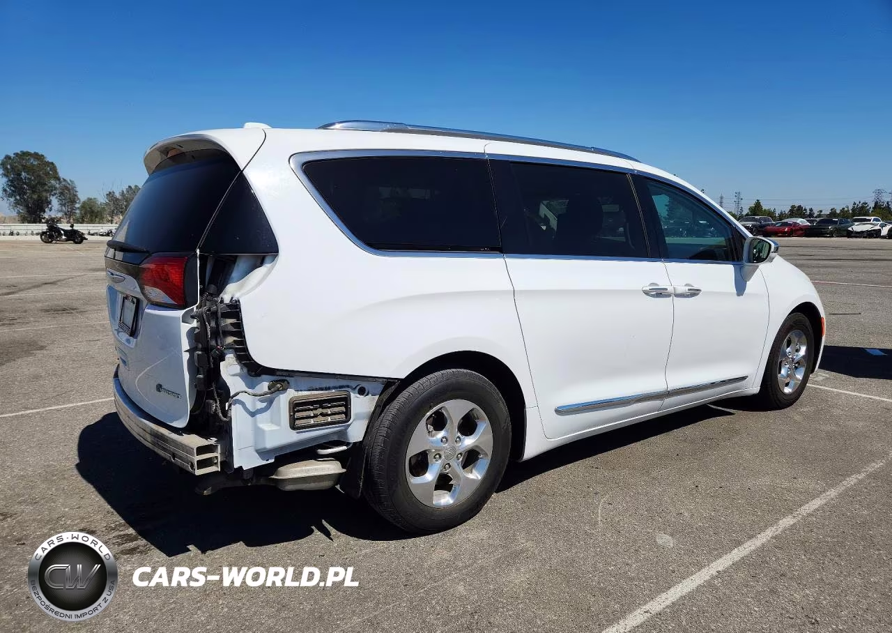 2018 Chrysler Pacifica Hybrid Limited VIN:2C4RC1N75JR230179 - 3