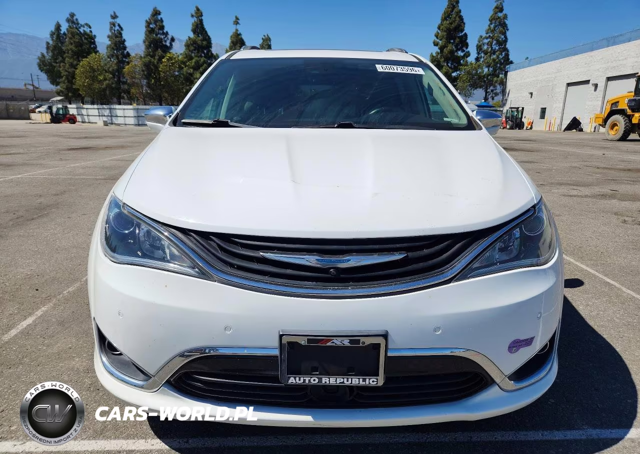 2018 Chrysler Pacifica Hybrid Limited VIN:2C4RC1N75JR230179 - 5
