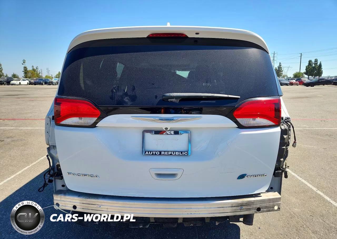 2018 Chrysler Pacifica Hybrid Limited VIN:2C4RC1N75JR230179 - 6