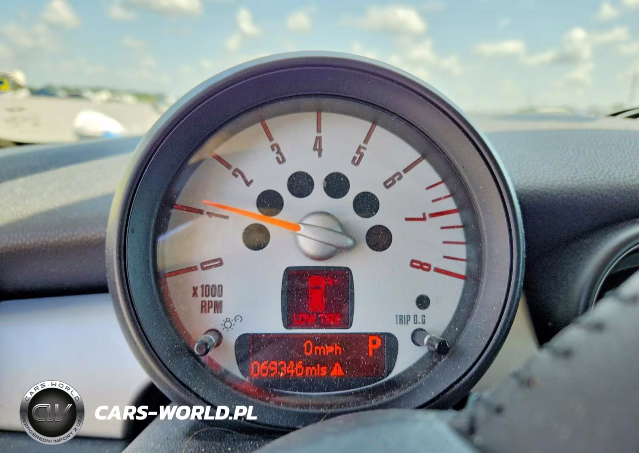 2011 Mini Cooper VIN:WMWSU3C50BT251105 - 9