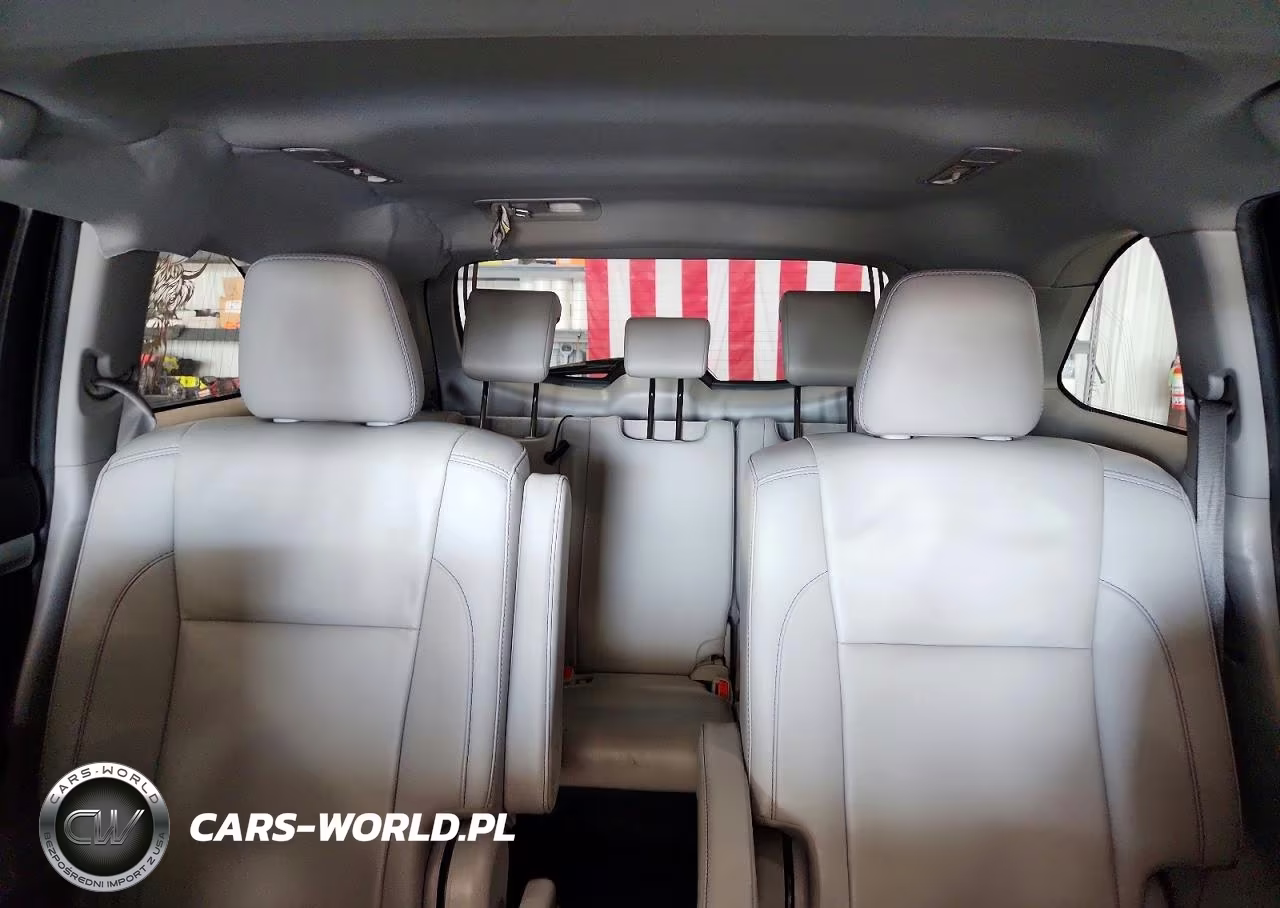 2019 Toyota Highlander Xle VIN:5TDJZRFH7KS979592 - 10