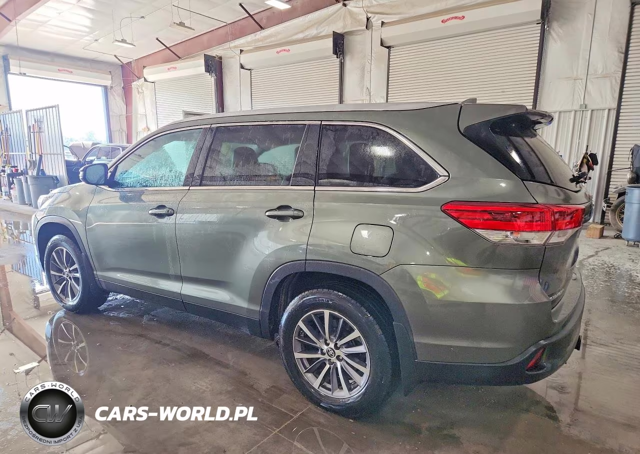2019 Toyota Highlander Xle VIN:5TDJZRFH7KS979592 - 2