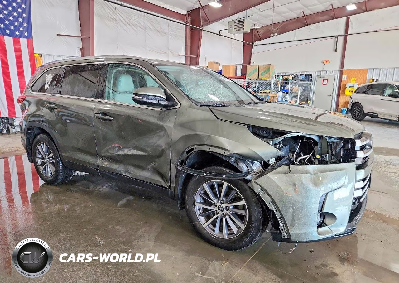 2019 Toyota Highlander Xle VIN:5TDJZRFH7KS979592 - 4