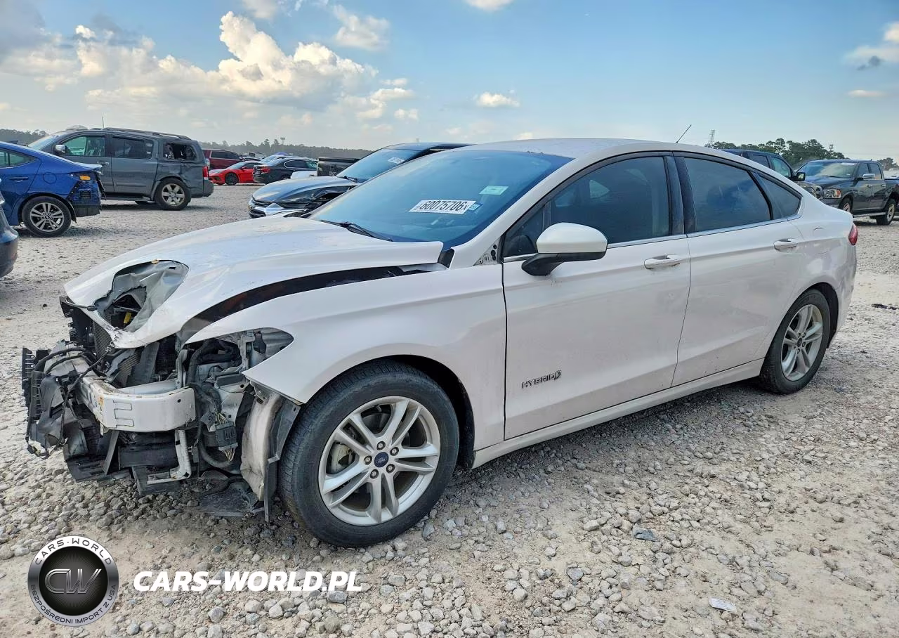 2018 Ford Fusion VIN:3FA6P0LUXJR245027 - 1