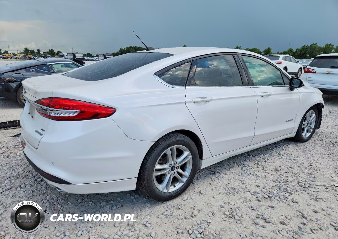 2018 Ford Fusion VIN:3FA6P0LUXJR245027 - 3