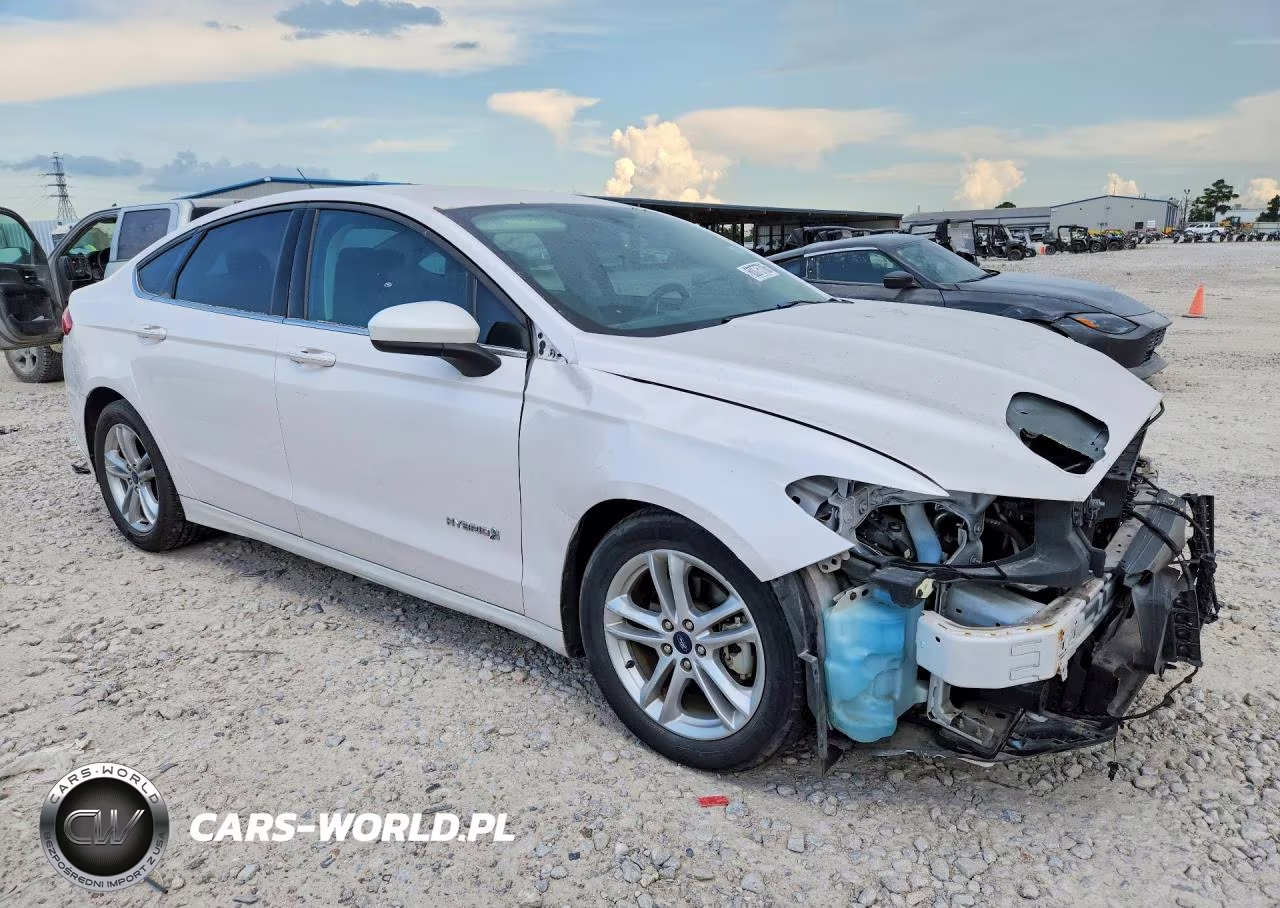 2018 Ford Fusion VIN:3FA6P0LUXJR245027 - 4