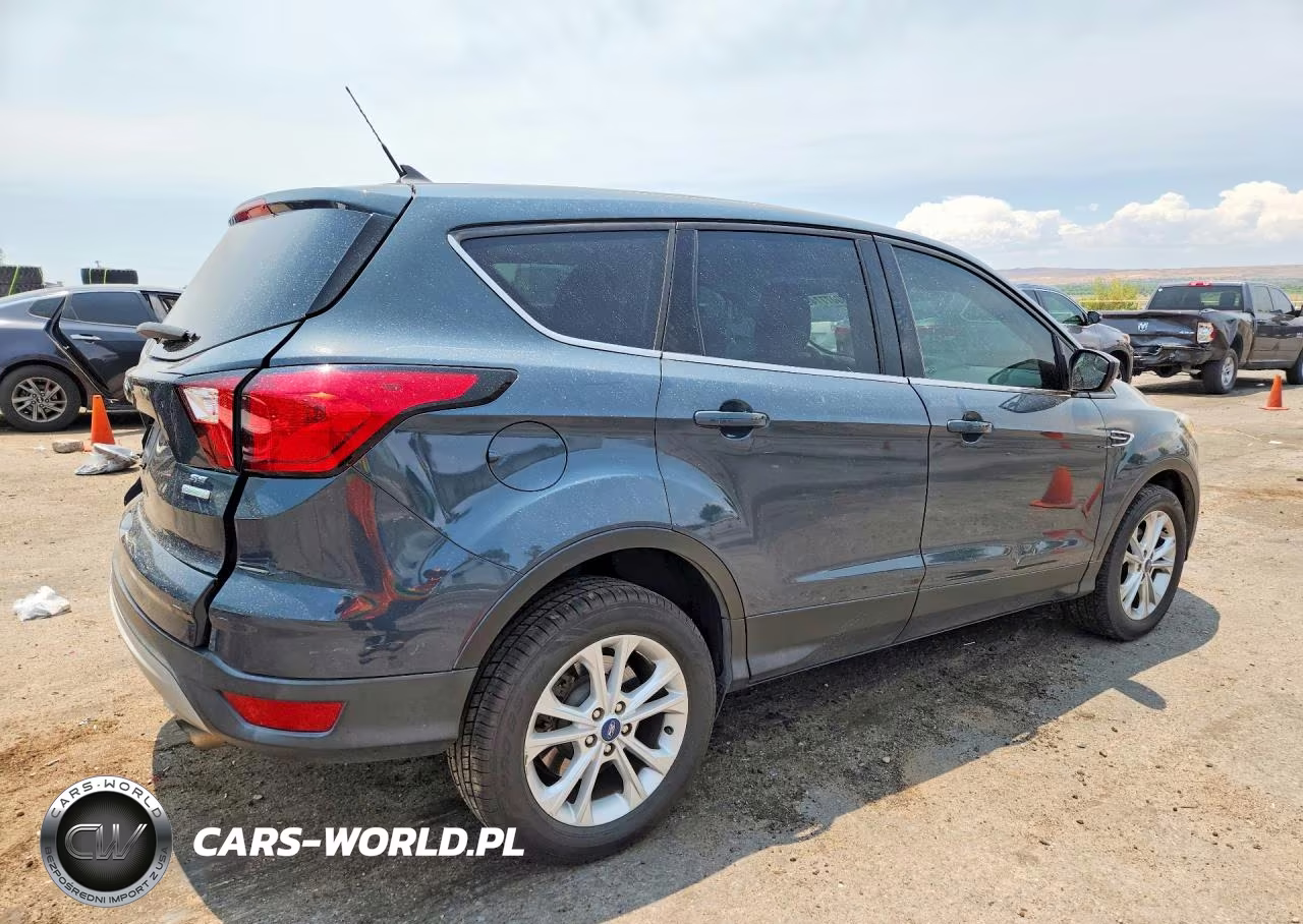 2019 Ford Escape Se VIN:1FMCU0GDXKUA19284 - 3