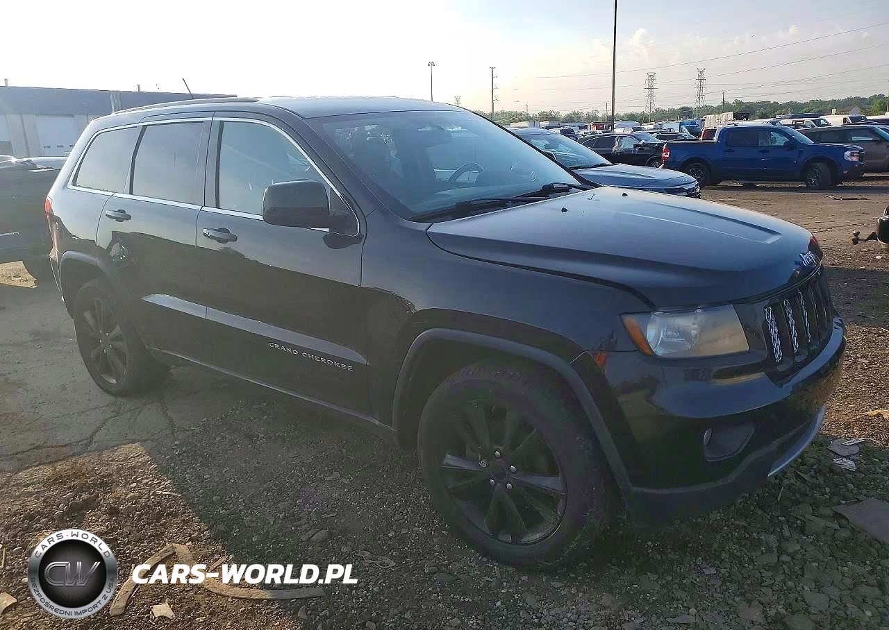 2012 Jeep Grand Cherokee Laredo VIN:1C4RJFAGXCC349950 - 4