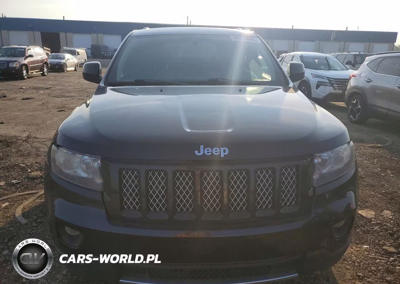 2012 Jeep Grand Cherokee Laredo VIN:1C4RJFAGXCC349950 - 5