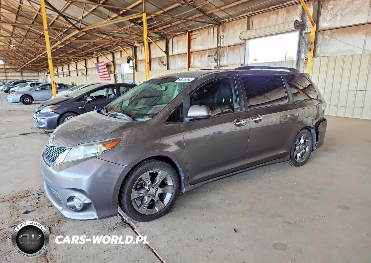 2014 Toyota Sienna Sport – zdjęcie 1 z 13