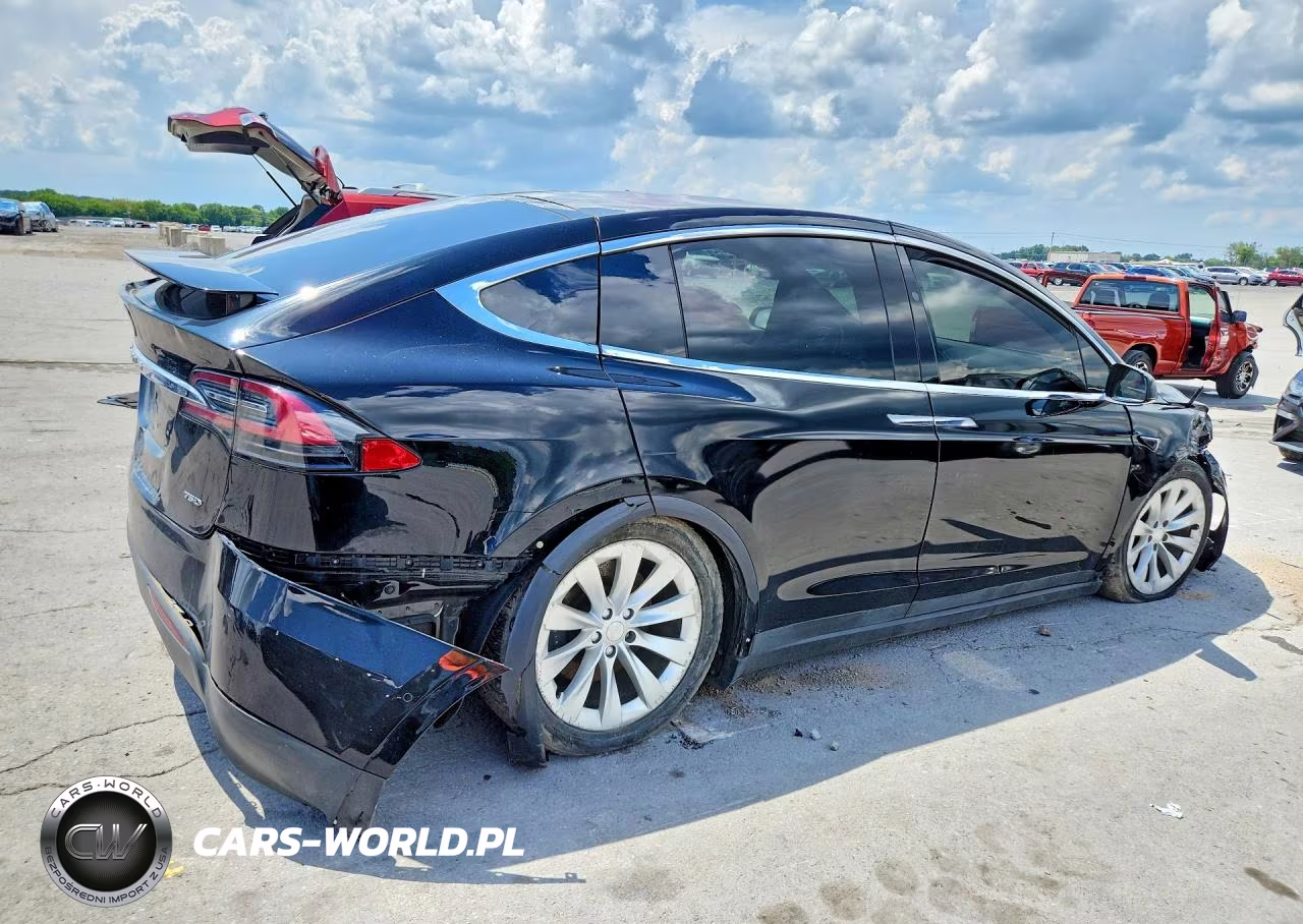 2017 Tesla Model X VIN:5YJXCBE26HF049096 - 3