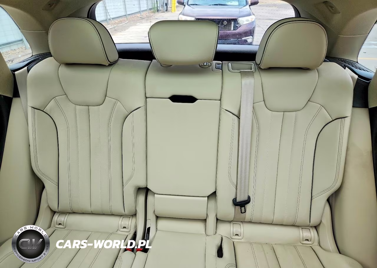 2023 Audi Q5 E Premium Plus 55 VIN:WA1E2AFY7P2072146 - 10