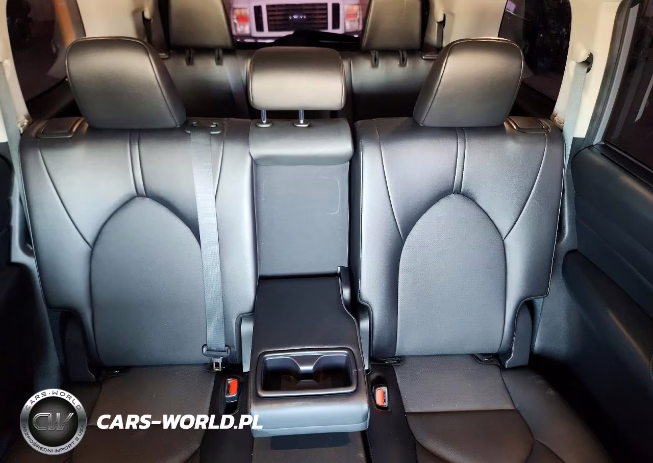 2024 Toyota Grand Highlander Xle VIN:5TDAAAA5XRS015925 - 10