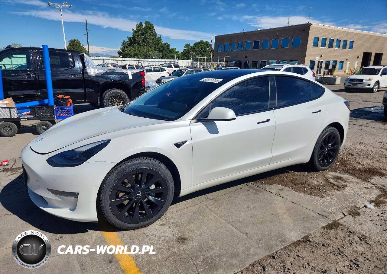 2021 Tesla Model 3 – zdjęcie 1 z 12