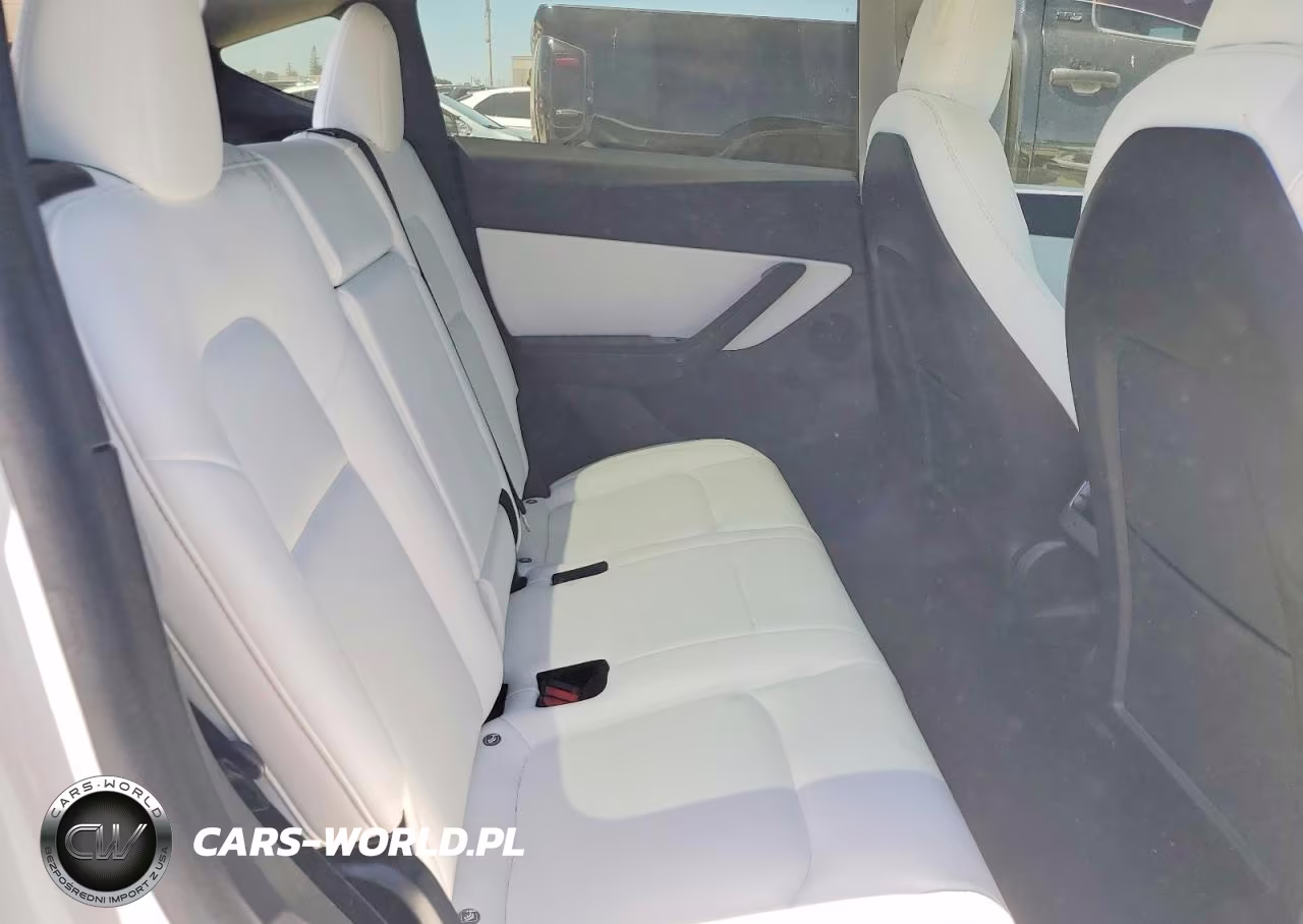2020 Tesla Model Y VIN:5YJYGDEFXLF018806 - 11