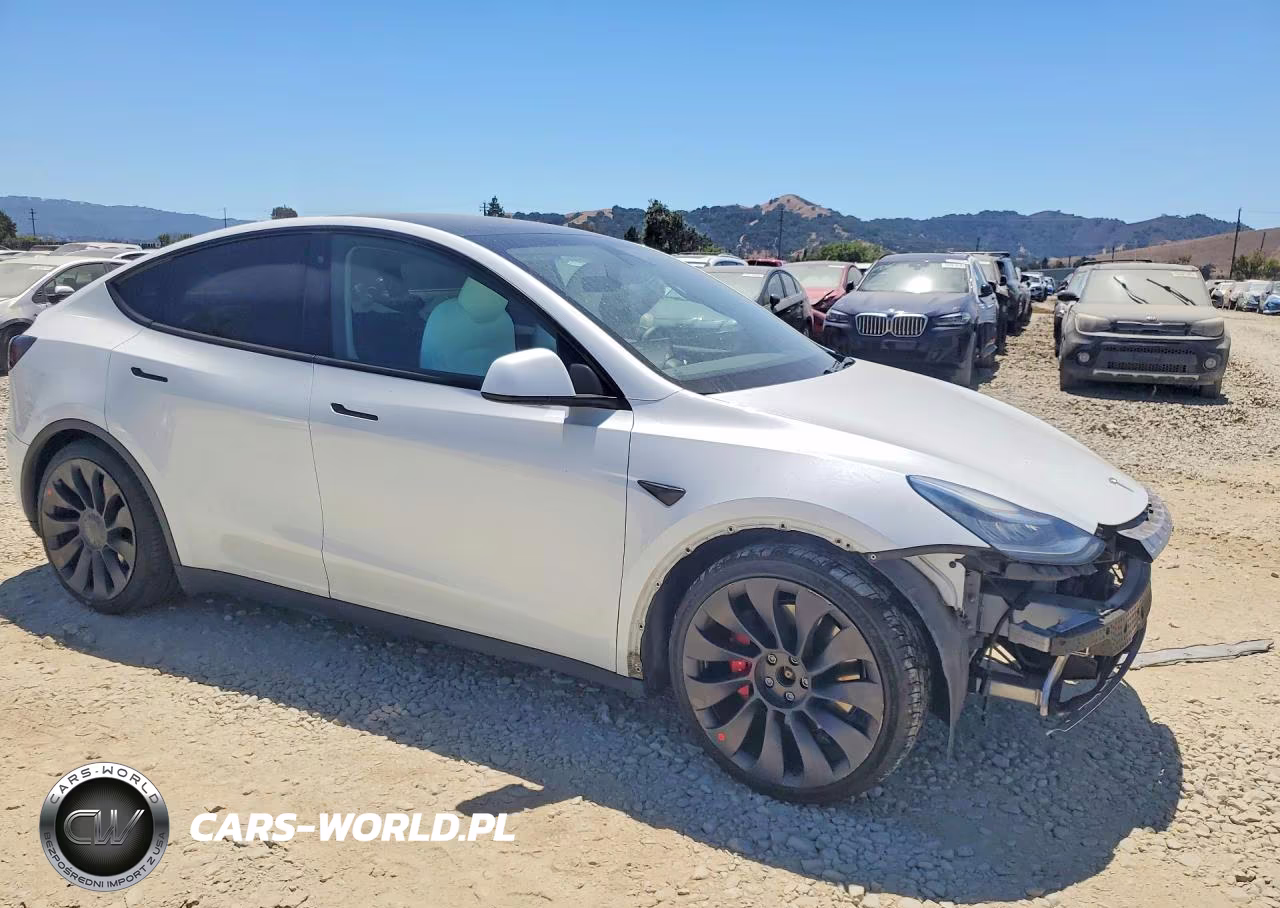 2020 Tesla Model Y VIN:5YJYGDEFXLF018806 - 4