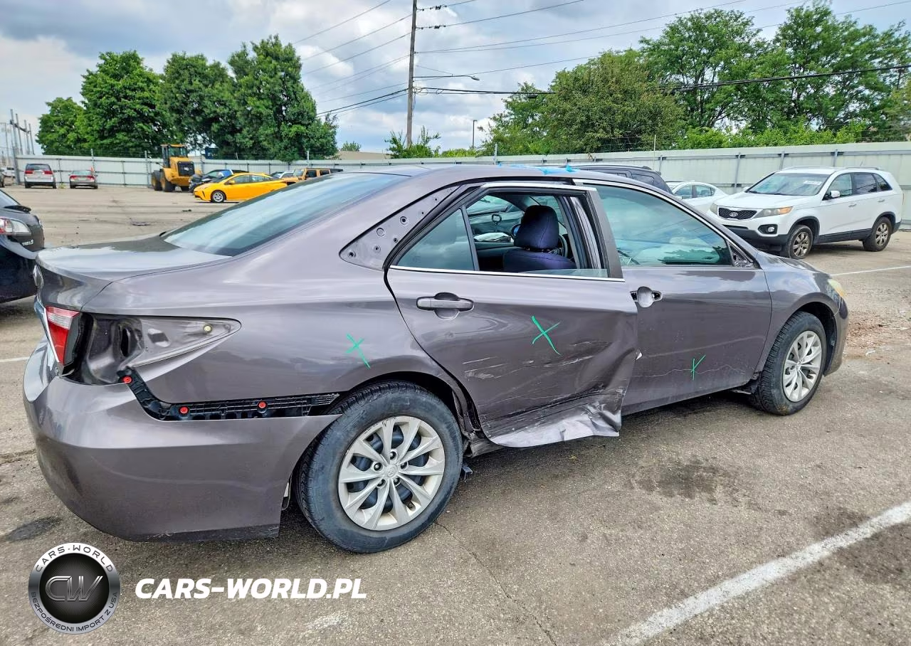 2015 Toyota Camry Le VIN:4T1BF1FK0FU058290 - 3