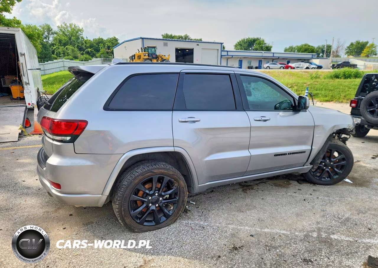 2021 Jeep Grand Cherokee Laredo VIN:1C4RJEAG6MC791197 - 3
