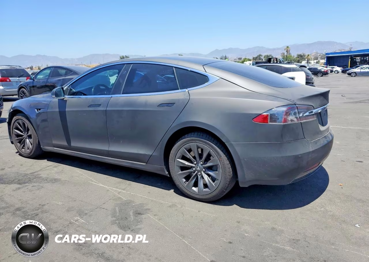 2018 Tesla Model S VIN:5YJSA1E28JF249915 - 2