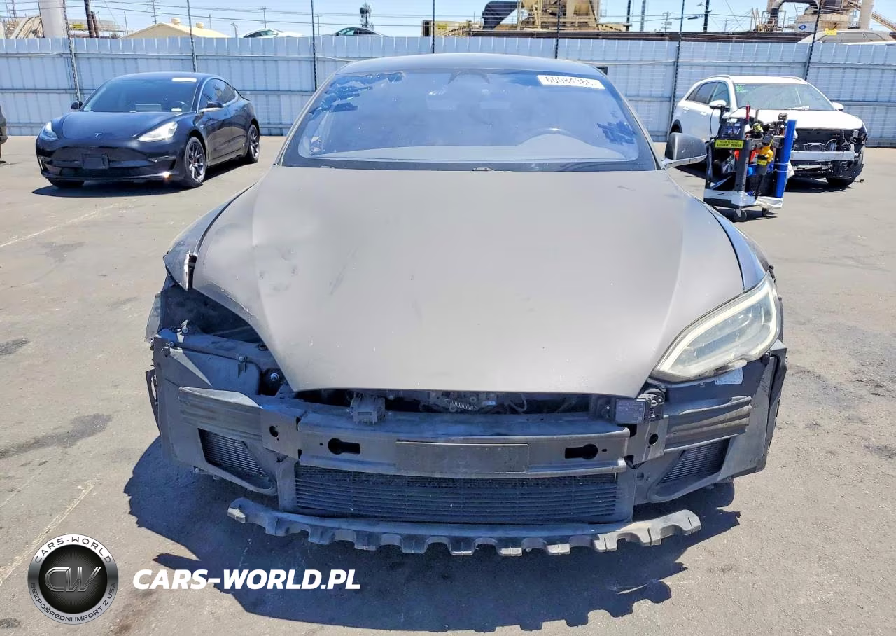 2018 Tesla Model S VIN:5YJSA1E28JF249915 - 5