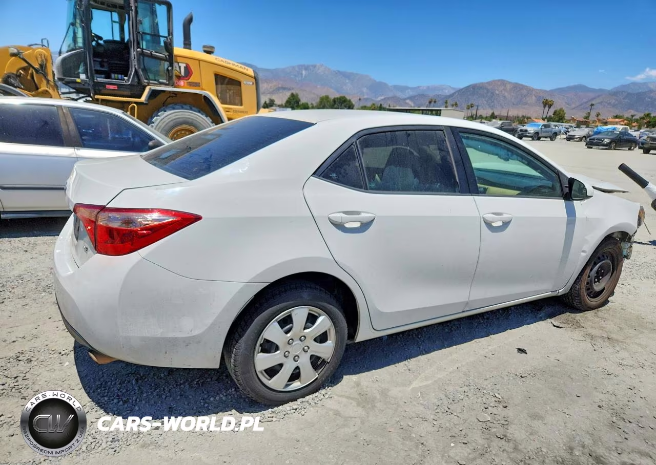 2017 Toyota Corolla Le VIN:5YFBURHEXHP684199 - 3