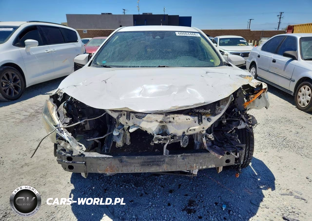 2017 Toyota Corolla Le VIN:5YFBURHEXHP684199 - 5