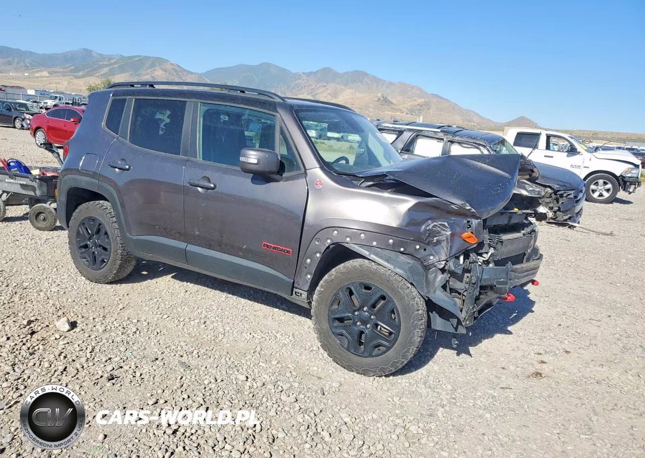 2018 Jeep Renegade Trailhawk VIN:ZACCJBCBXJPH41108 - 4