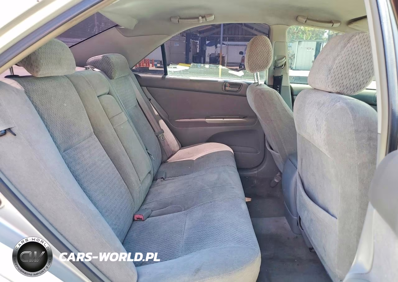 2002 Toyota Camry Le VIN:JTDBE32K720038502 - 10