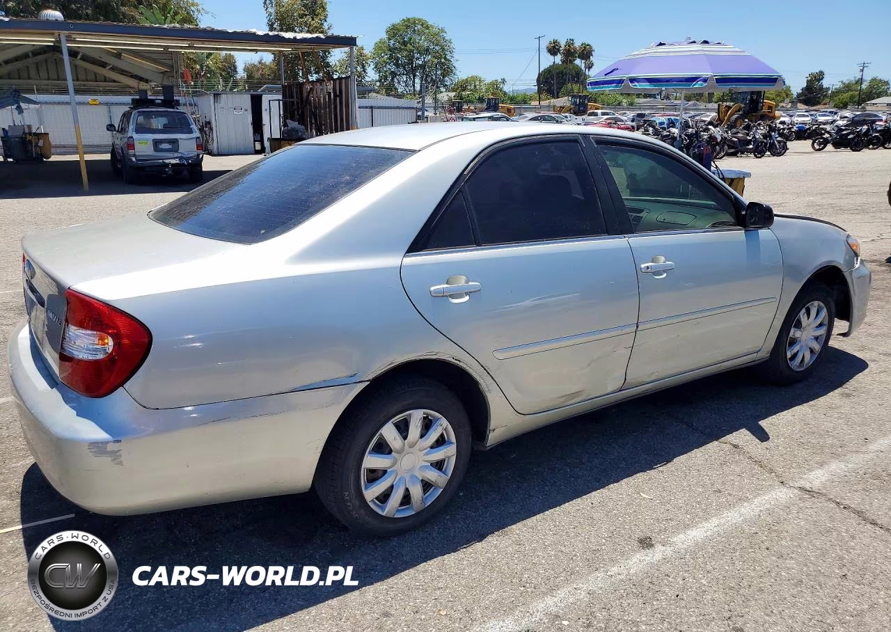 2002 Toyota Camry Le VIN:JTDBE32K720038502 - 3