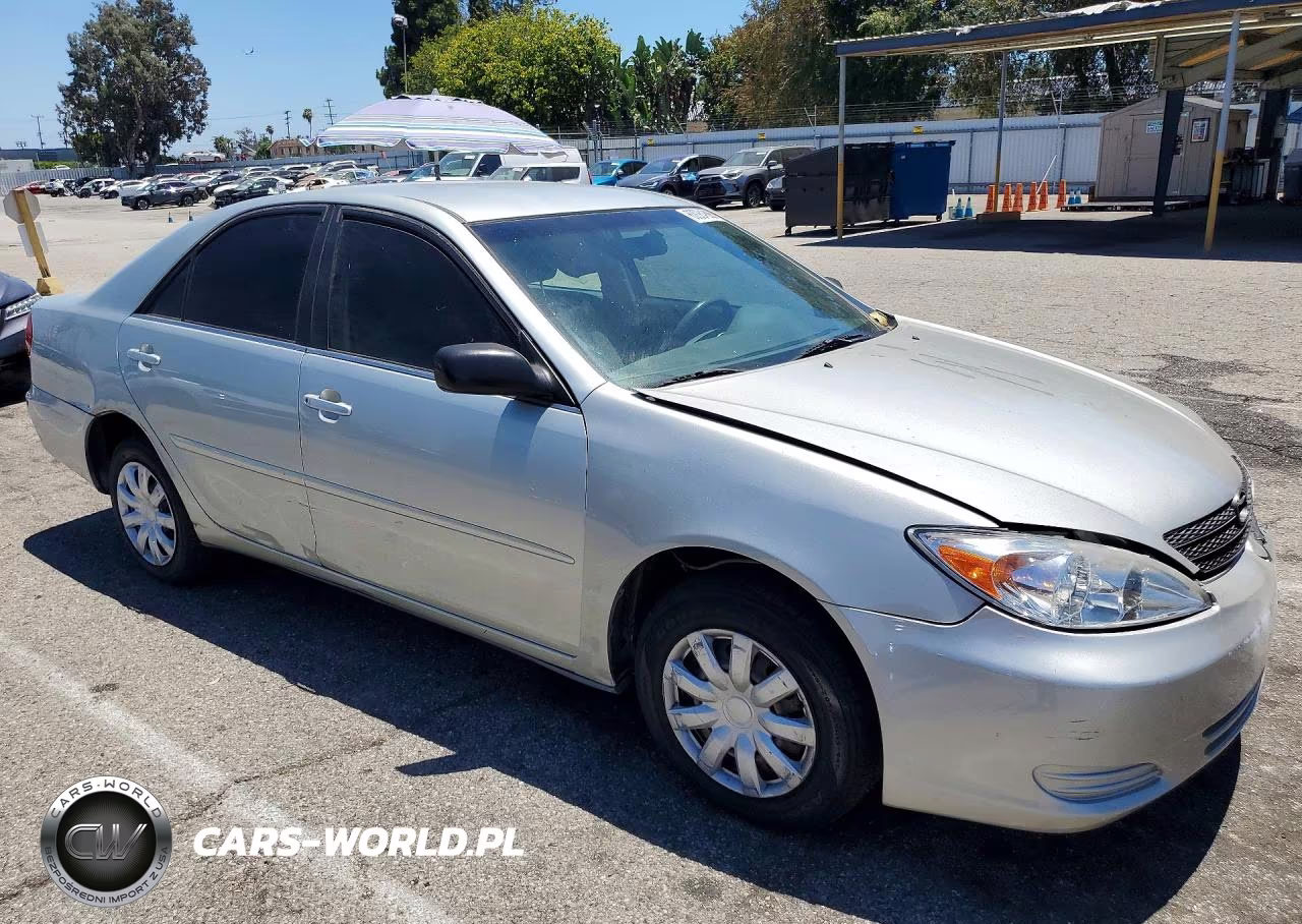 2002 Toyota Camry Le VIN:JTDBE32K720038502 - 4