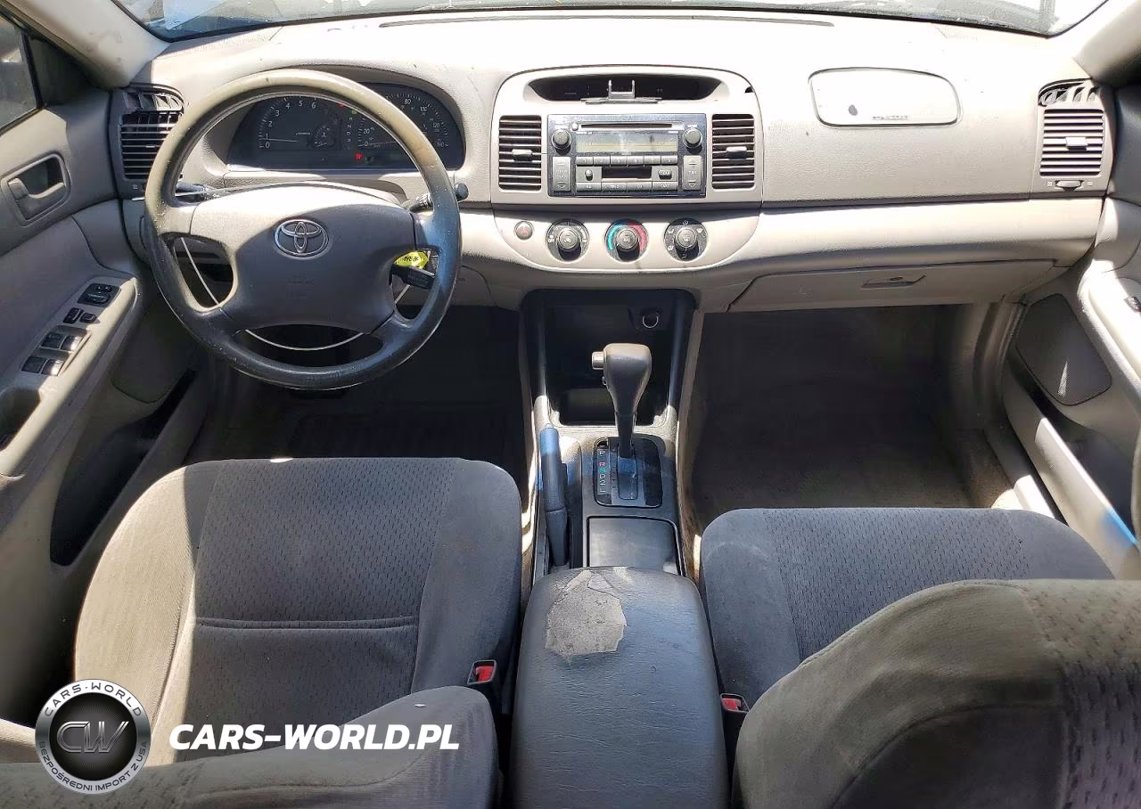 2002 Toyota Camry Le VIN:JTDBE32K720038502 - 8