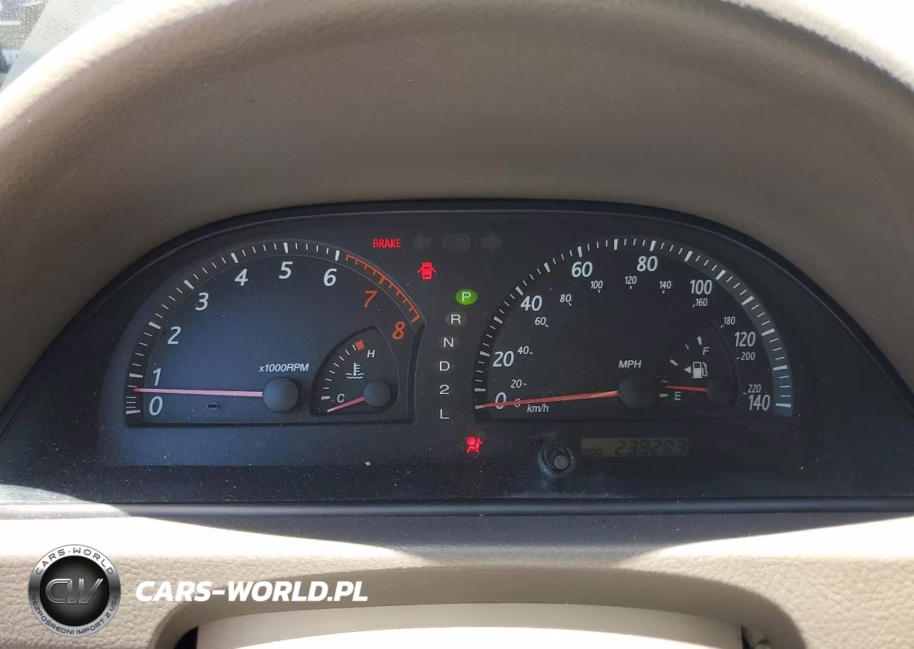 2002 Toyota Camry Le VIN:JTDBE32K720038502 - 9
