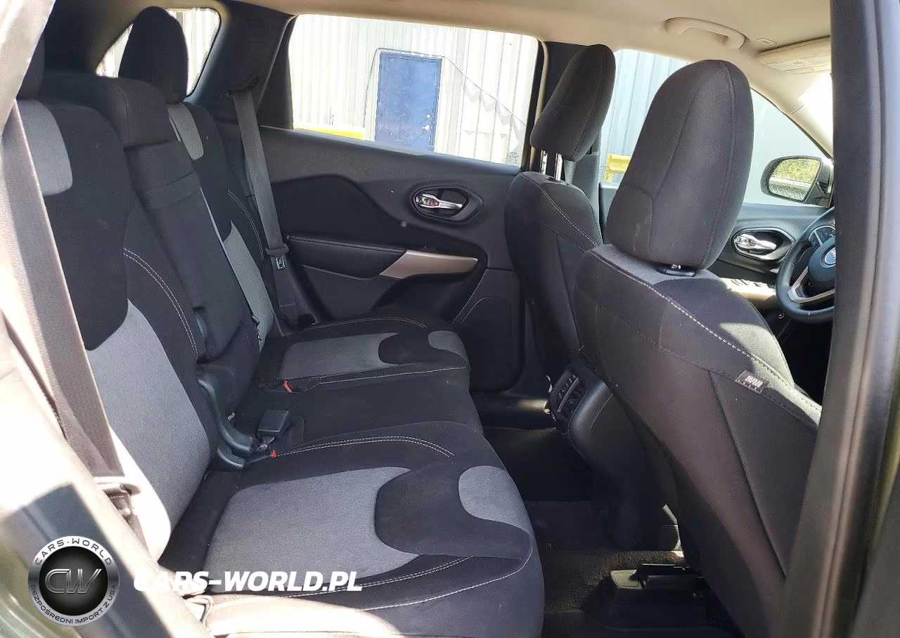 2018 Jeep Cherokee Latitude VIN:1C4PJMCB7JD602291 - 11