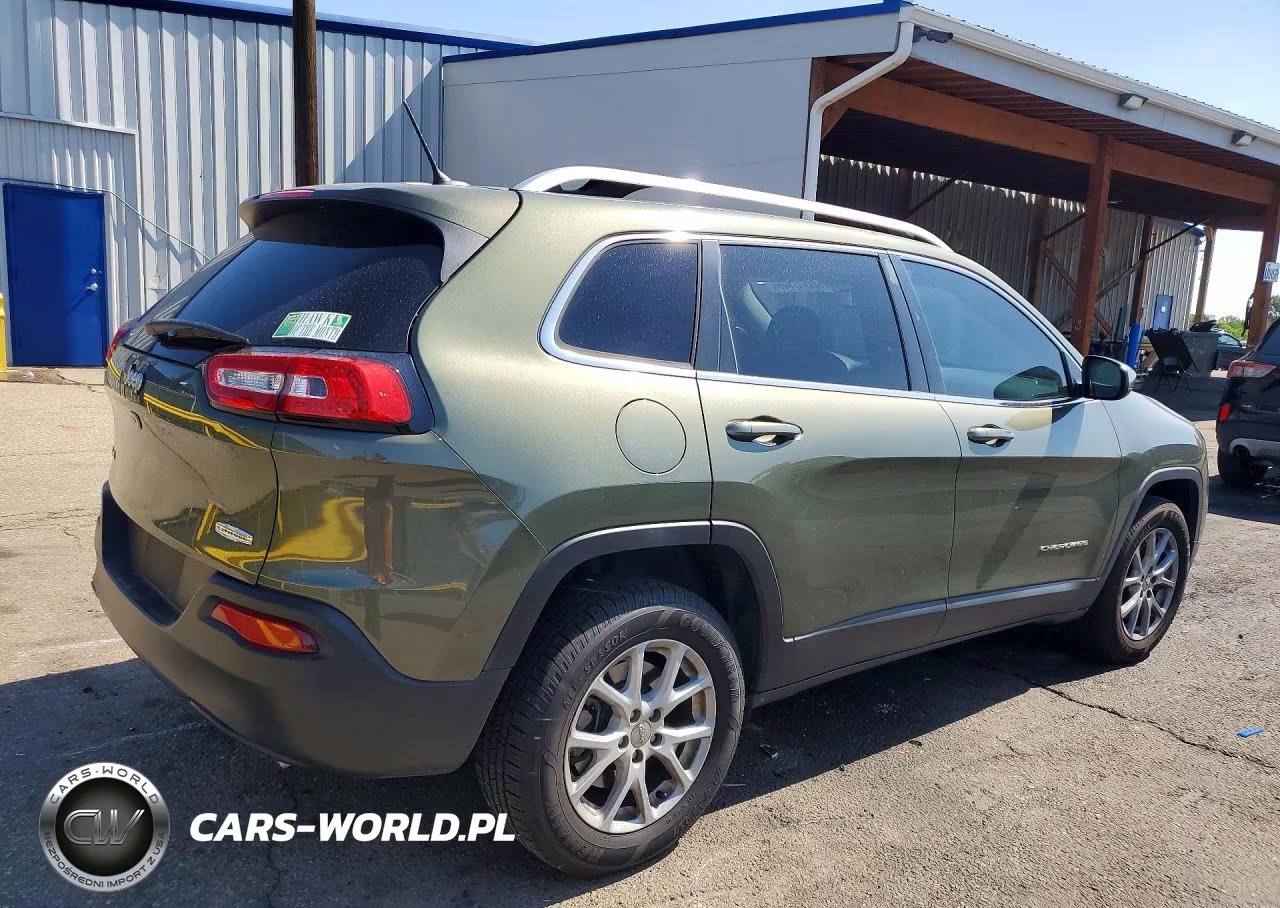 2018 Jeep Cherokee Latitude VIN:1C4PJMCB7JD602291 - 3