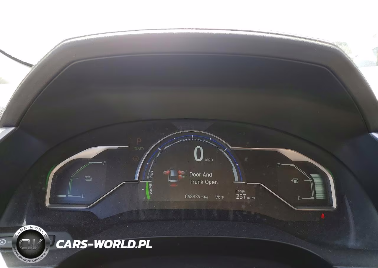 2018 Honda Clarity Touring VIN:JHMZC5F34JC022577 - 9