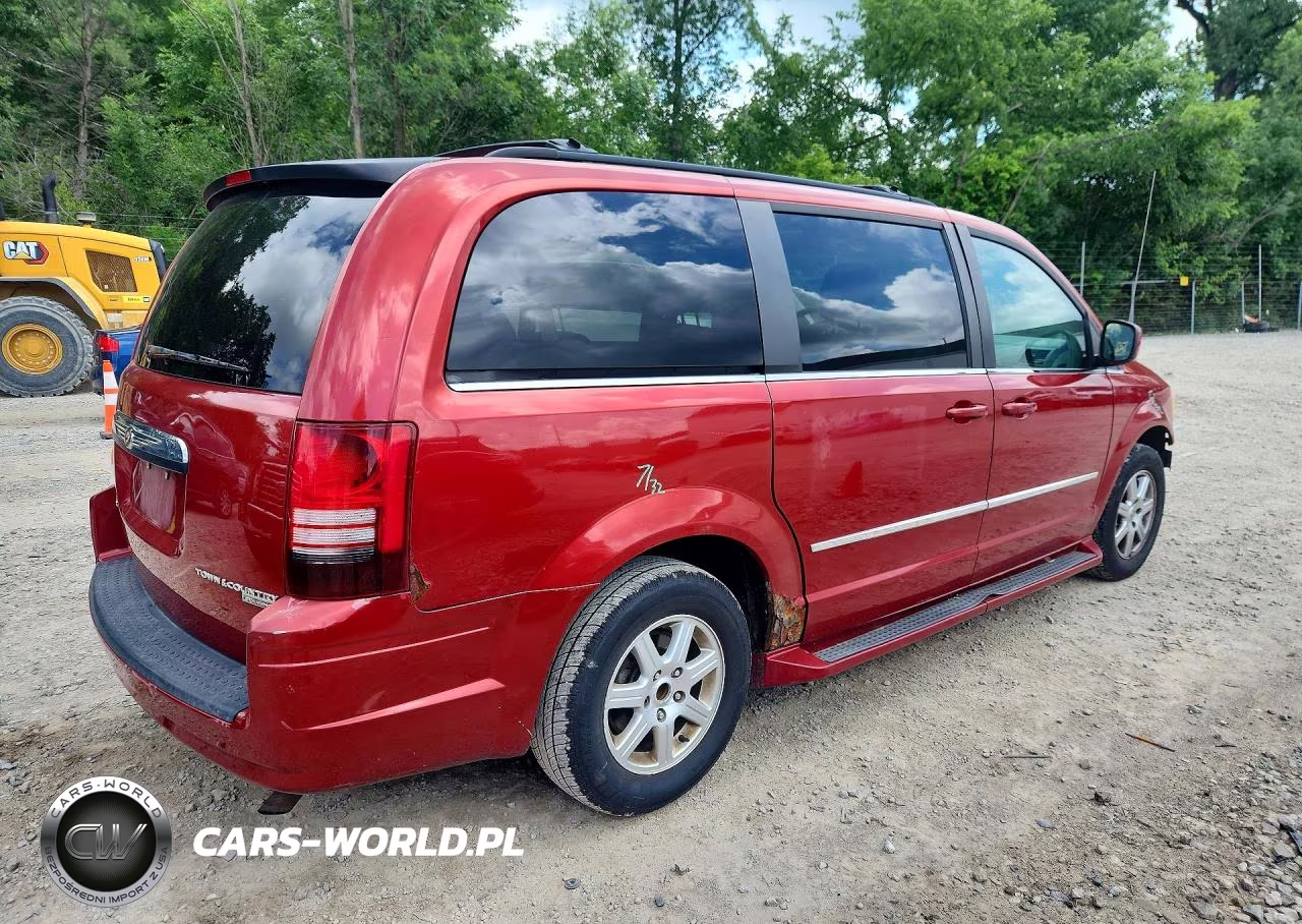 2010 Chrysler Town & Country Touring VIN:2A4RR5D17AR126628 - 3