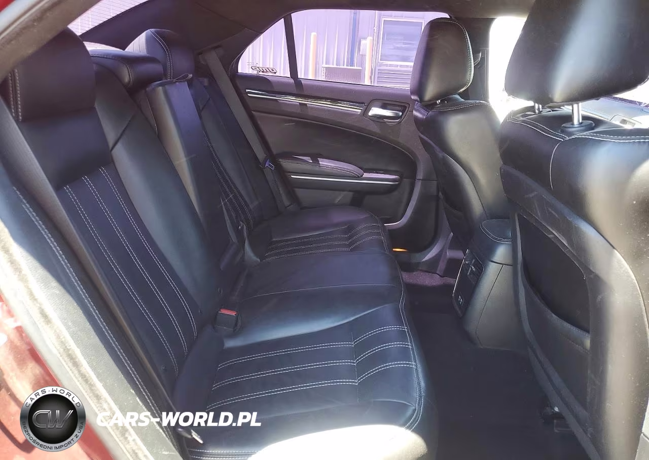 2019 Chrysler 300 S VIN:2C3CCABG4KH585415 - 10