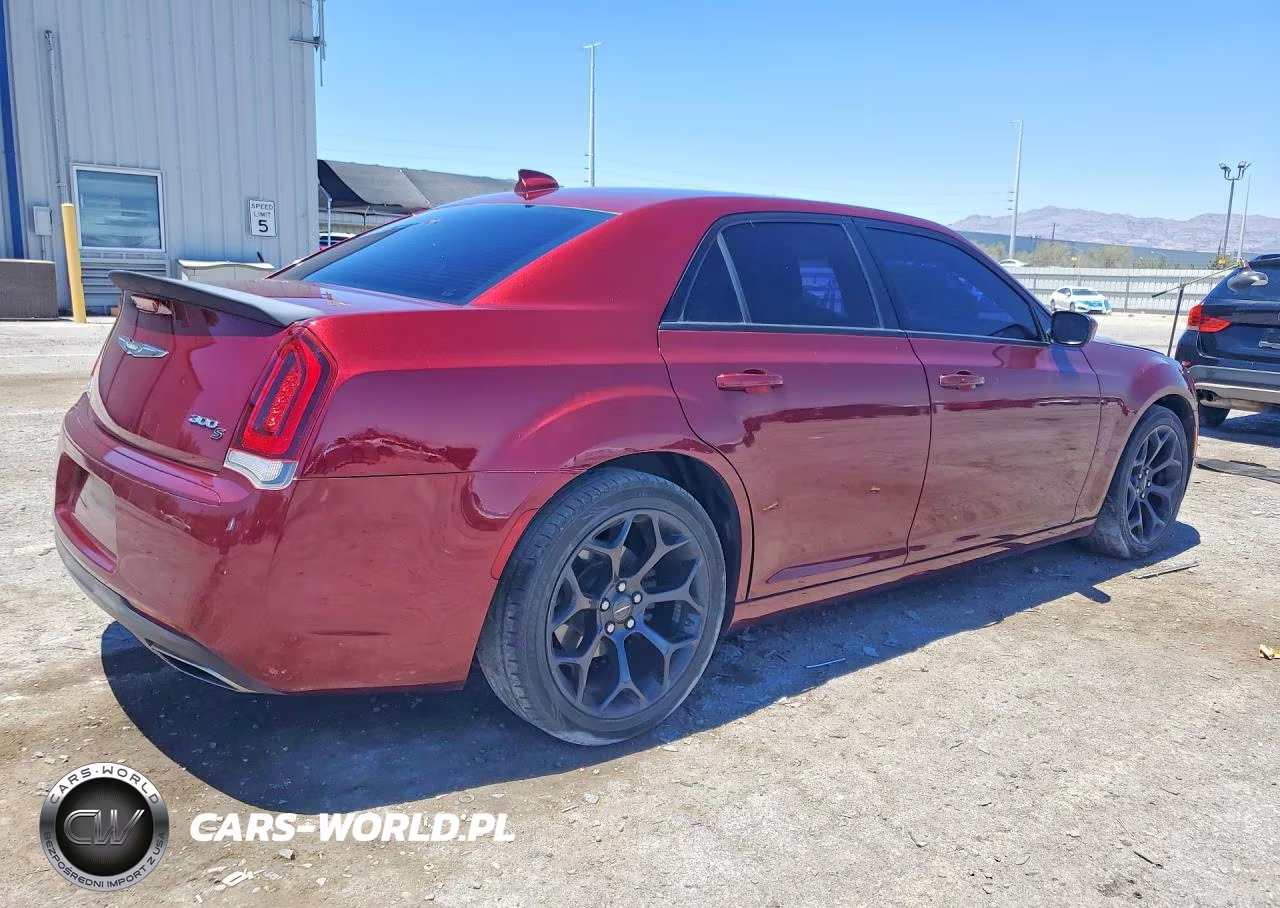2019 Chrysler 300 S VIN:2C3CCABG4KH585415 - 3