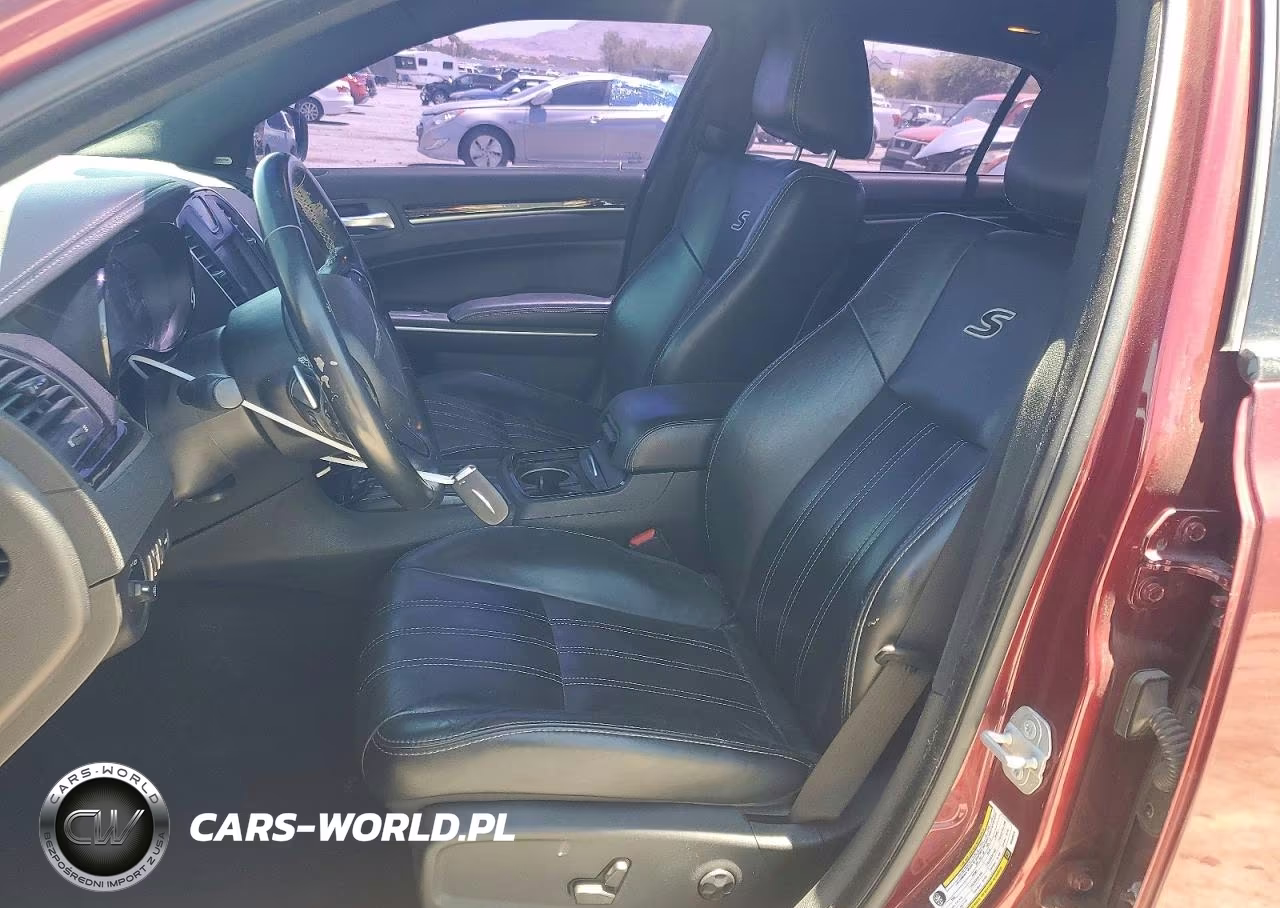 2019 Chrysler 300 S VIN:2C3CCABG4KH585415 - 7